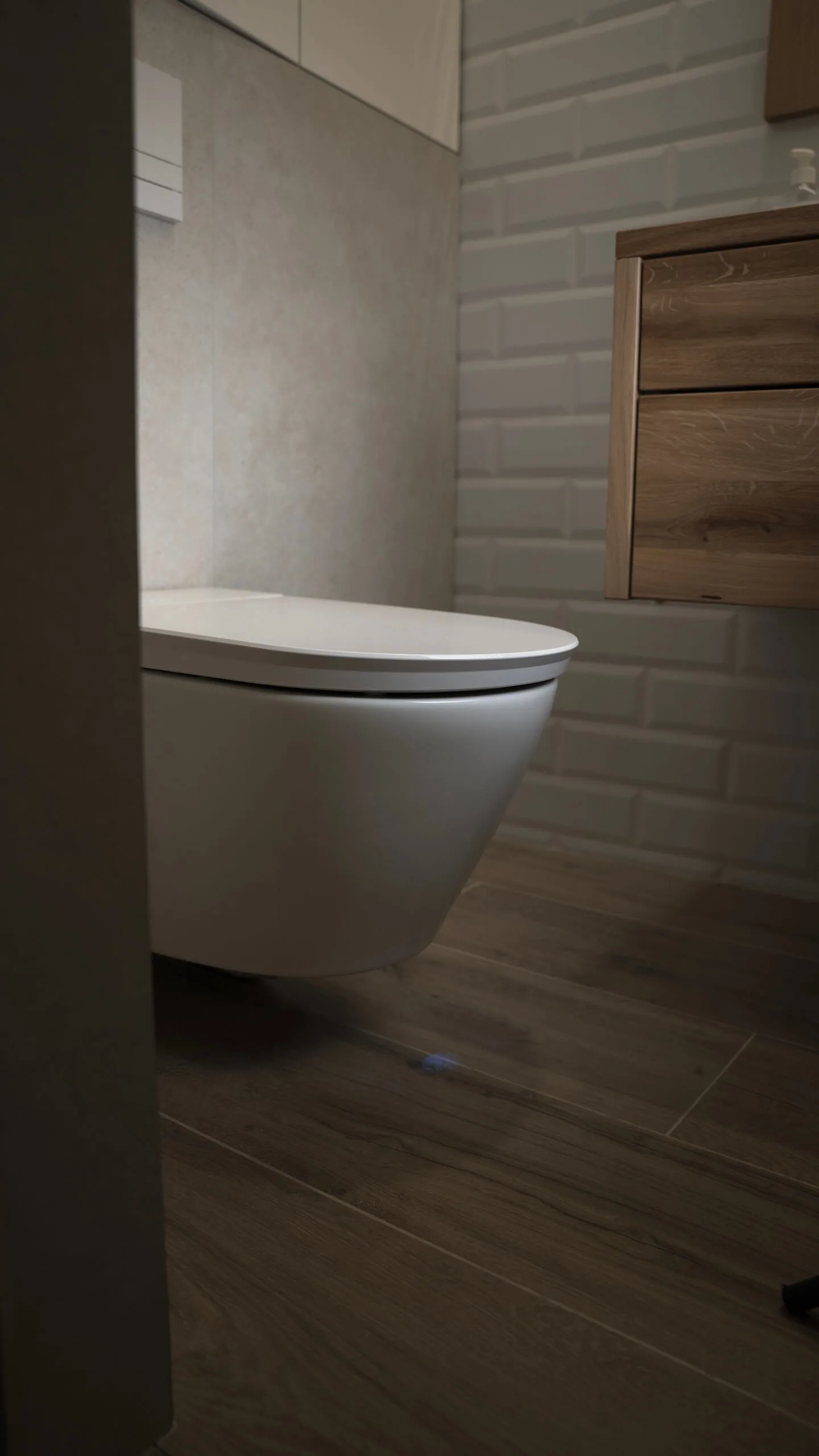 Side view of Breeze in a bathroom with textured grey walls